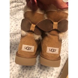 UGGS SIZE 7 !!!🧸🧸🧸